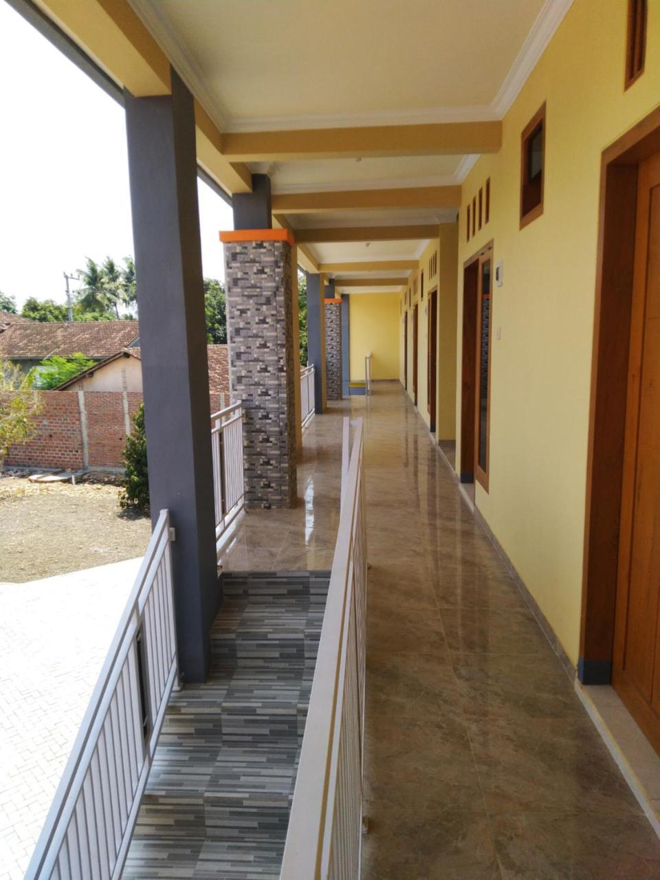 R3 Brawijaya Homestay Banyuwangi  Exterior foto